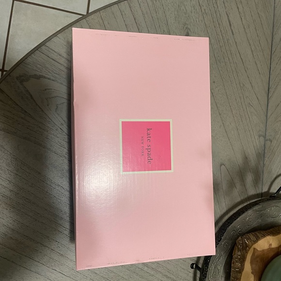 Never been worn, comes in original box Kate Spade Fez Glitz Sneakers size 10. - Picture 10 of 10